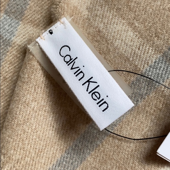 NWT Calvin Klein scarf - Picture 3 of 3